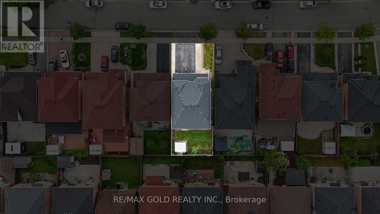 14 Gaspe Road, Brampton, Ontario  L6S 0A4 - Photo 5 - W12765342