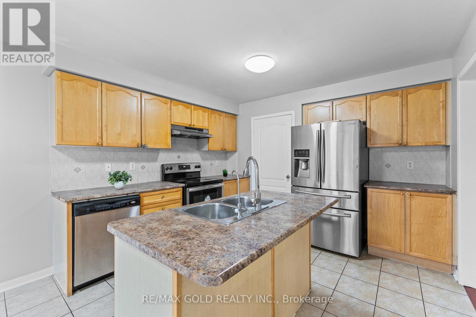 14 Gaspe Road, Brampton, Ontario  L6S 0A4 - Photo 17 - W12765342