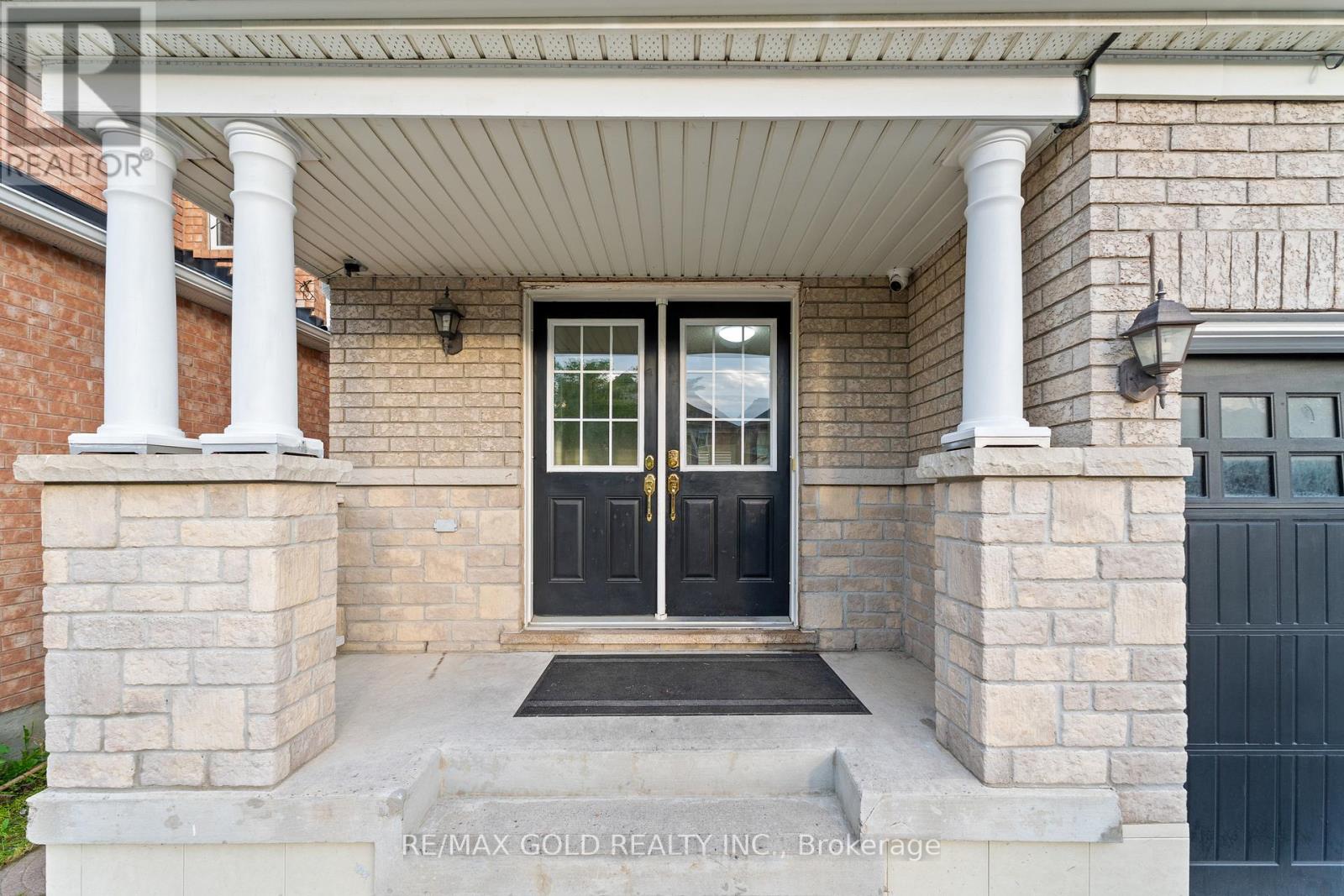 14 Gaspe Road, Brampton, Ontario  L6S 0A4 - Photo 6 - W12765342