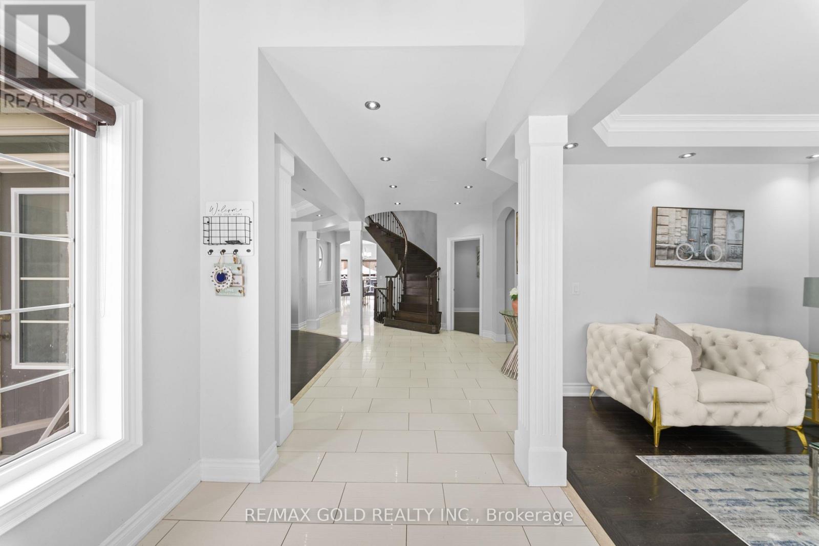 62 Bakersfield Road, Brampton (Vales Of Castlemore), Ontario  L6P 3Y5 - Photo 6 - W12766240