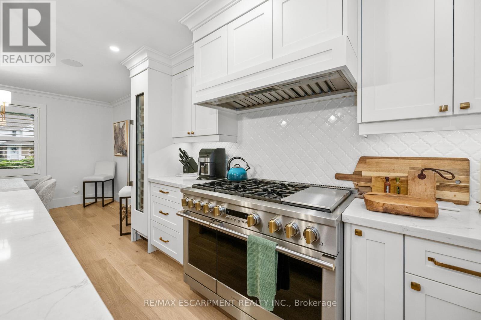 1390 Halifax Place, Burlington (Brant), Ontario  L7S 1J6 - Photo 13 - W12768764