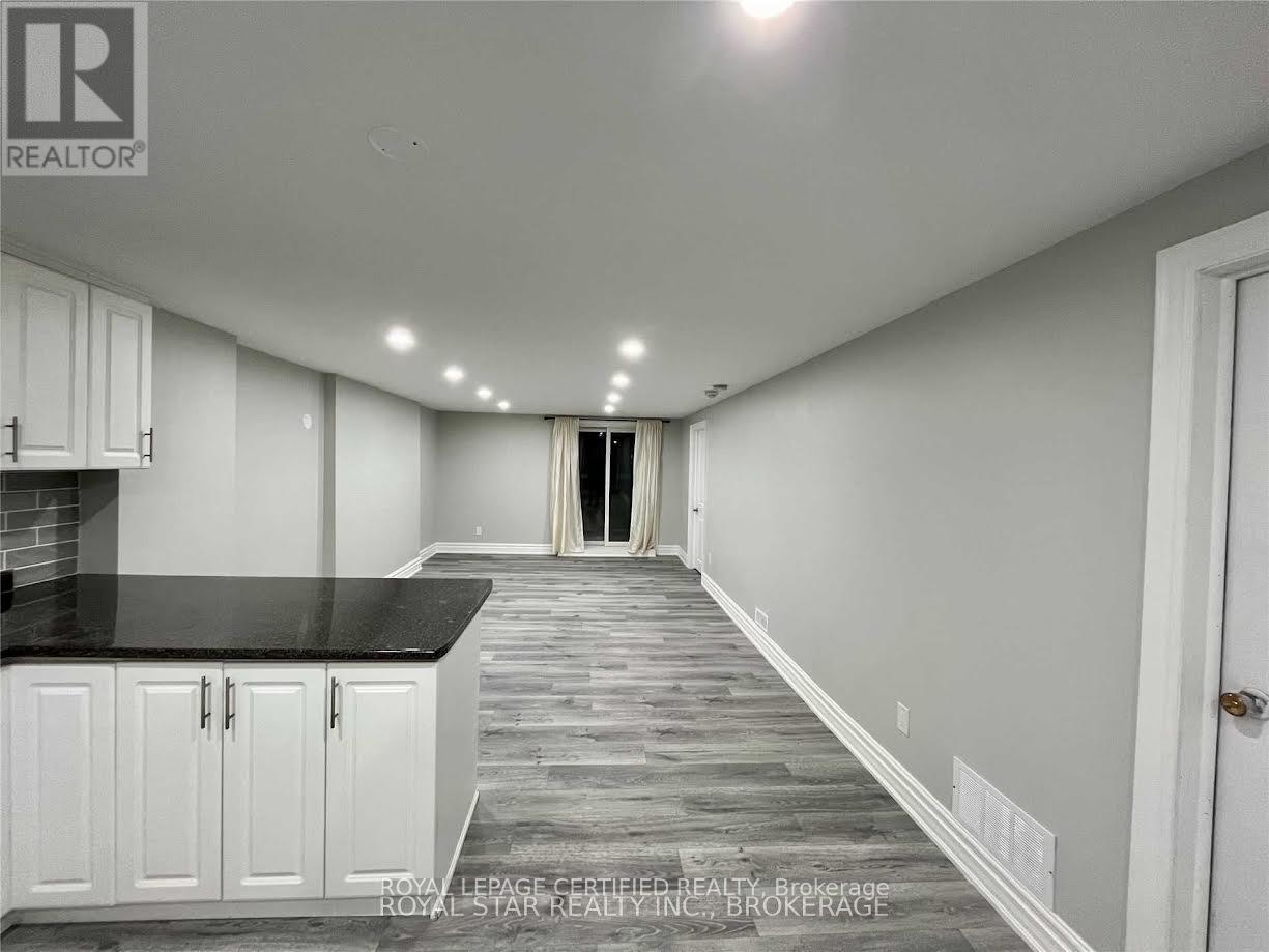 112 Jade Crescent, Brampton, Ontario  L6S 3M8 - Photo 4 - W12768768