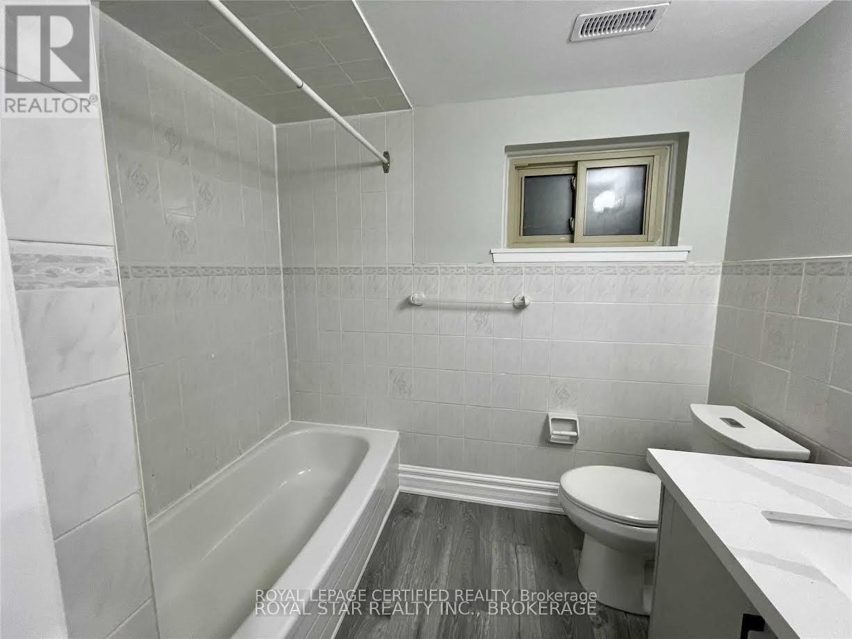 112 Jade Crescent, Brampton, Ontario  L6S 3M8 - Photo 5 - W12768768