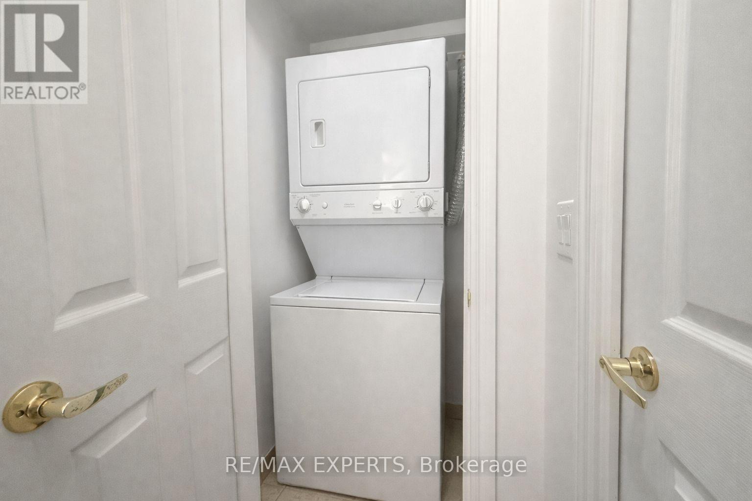 2105 - 5 Michael Power Place, Toronto, Ontario  M9A 0A3 - Photo 13 - W12768770