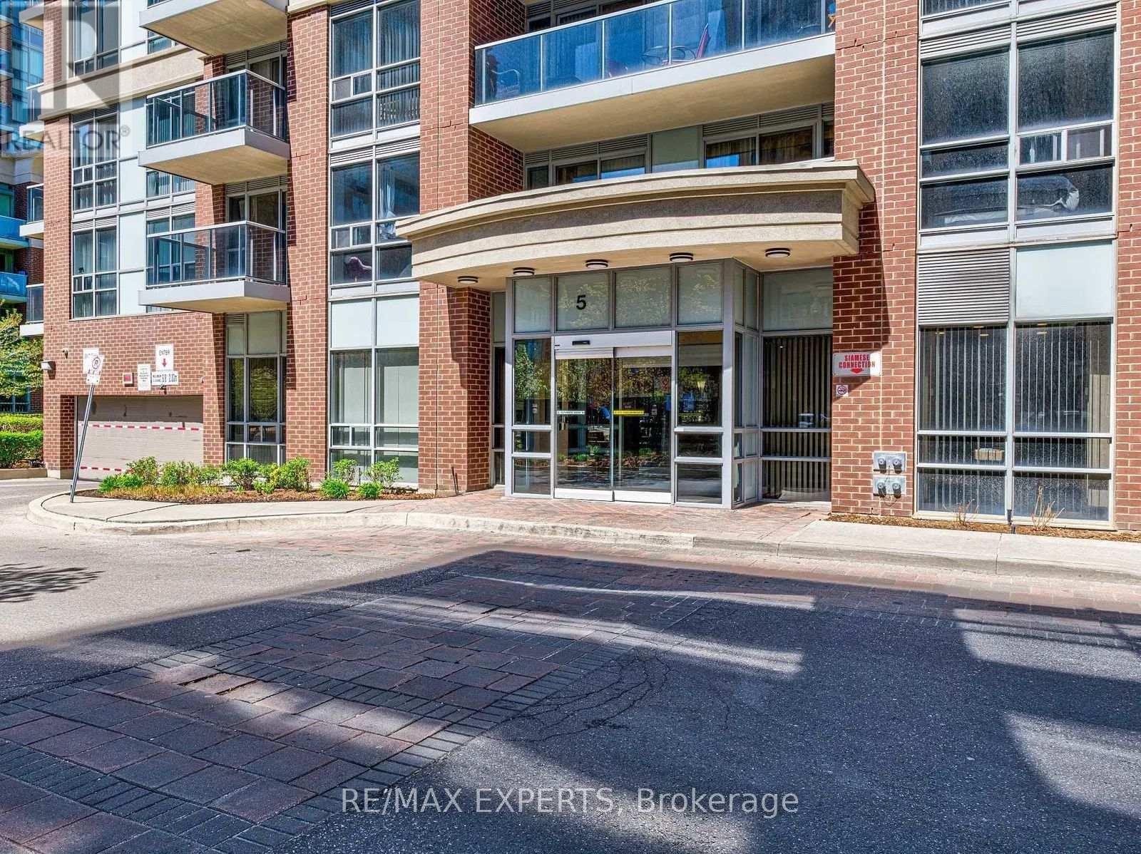 2105 - 5 Michael Power Place, Toronto, Ontario  M9A 0A3 - Photo 2 - W12768770