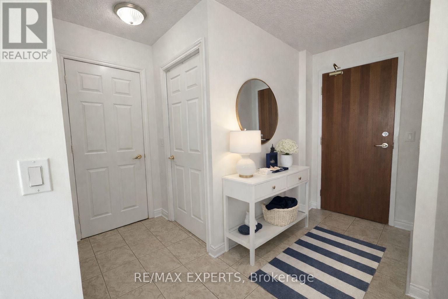 2105 - 5 Michael Power Place, Toronto, Ontario  M9A 0A3 - Photo 4 - W12768770