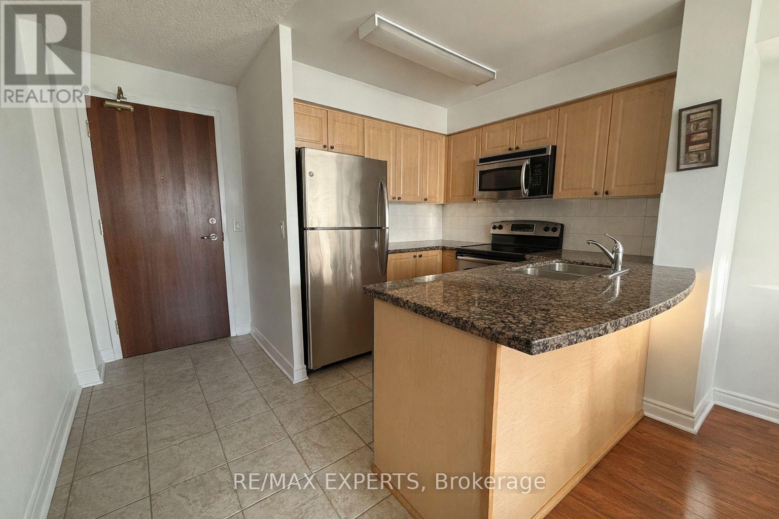2105 - 5 Michael Power Place, Toronto, Ontario  M9A 0A3 - Photo 7 - W12768770