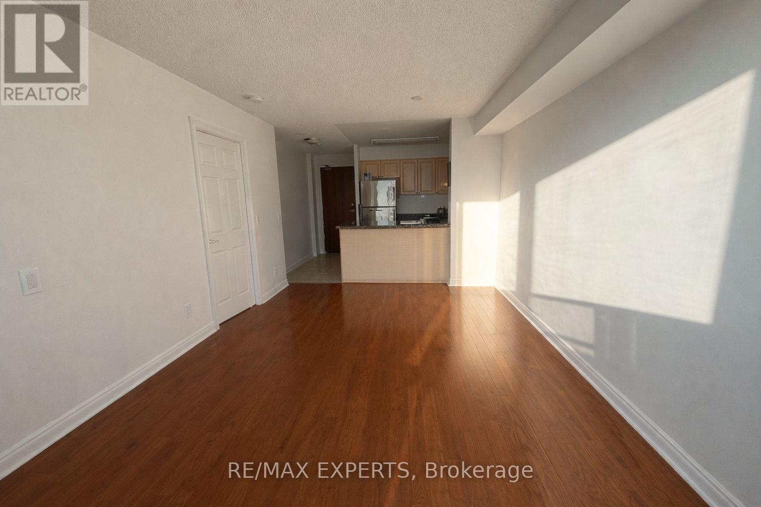 2105 - 5 Michael Power Place, Toronto, Ontario  M9A 0A3 - Photo 9 - W12768770