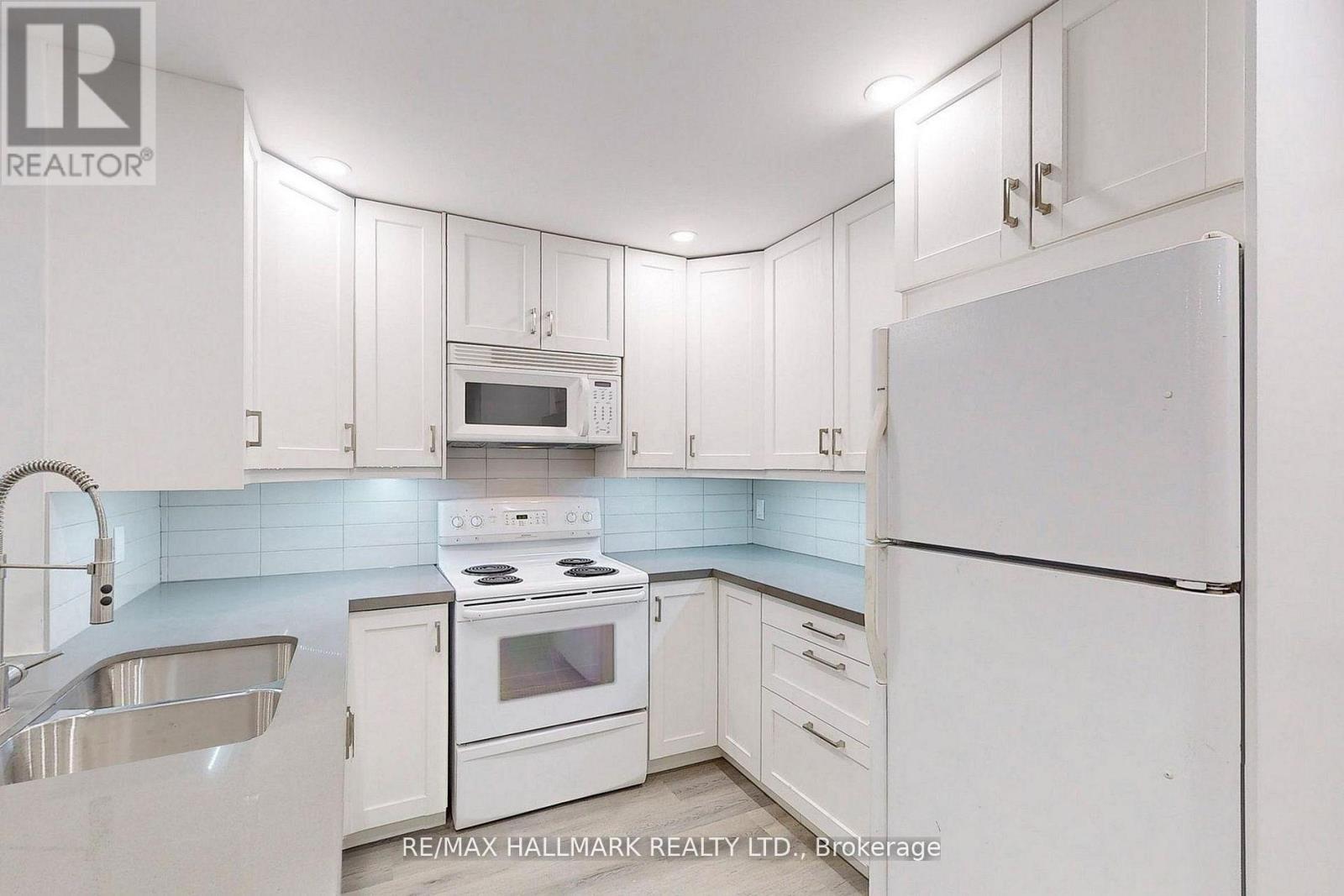 Lower - 36 Farley Crescent, Toronto (Willowridge-Martingrove-Richview), Ontario  M9R 2A6 - Photo 2 - W12768790