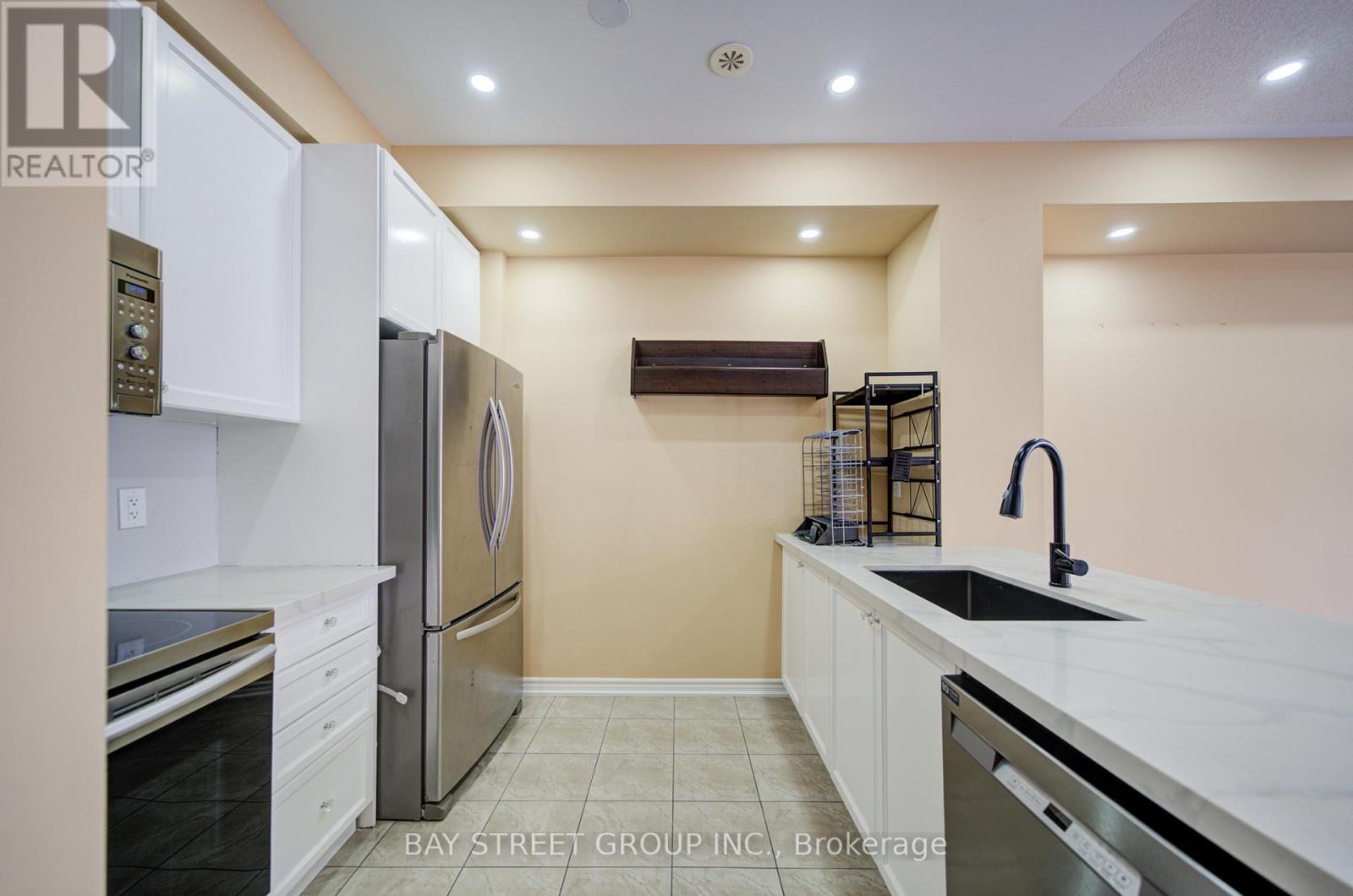 21 - 2435 Greenwich Drive, Oakville, Ontario  L6M 0S4 - Photo 12 - W12768812