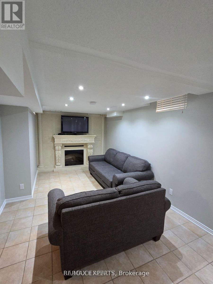 Lower - 19 Rory Road, Toronto (Maple Leaf), Ontario  M6L 3E9 - Photo 2 - W12768818