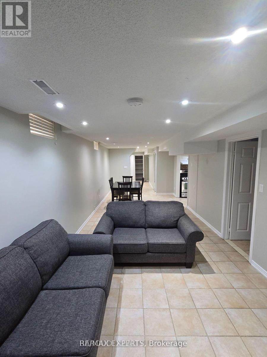 Lower - 19 Rory Road, Toronto (Maple Leaf), Ontario  M6L 3E9 - Photo 5 - W12768818