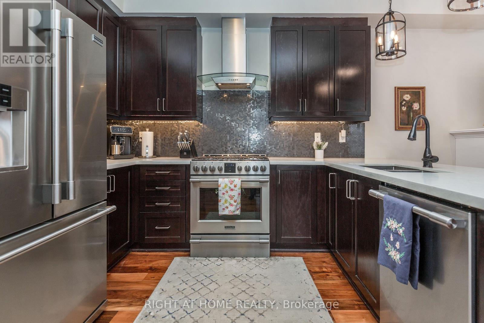 102 Upper Canada Court, Halton Hills (Georgetown), Ontario  L7G 0L2 - Photo 11 - W12768822