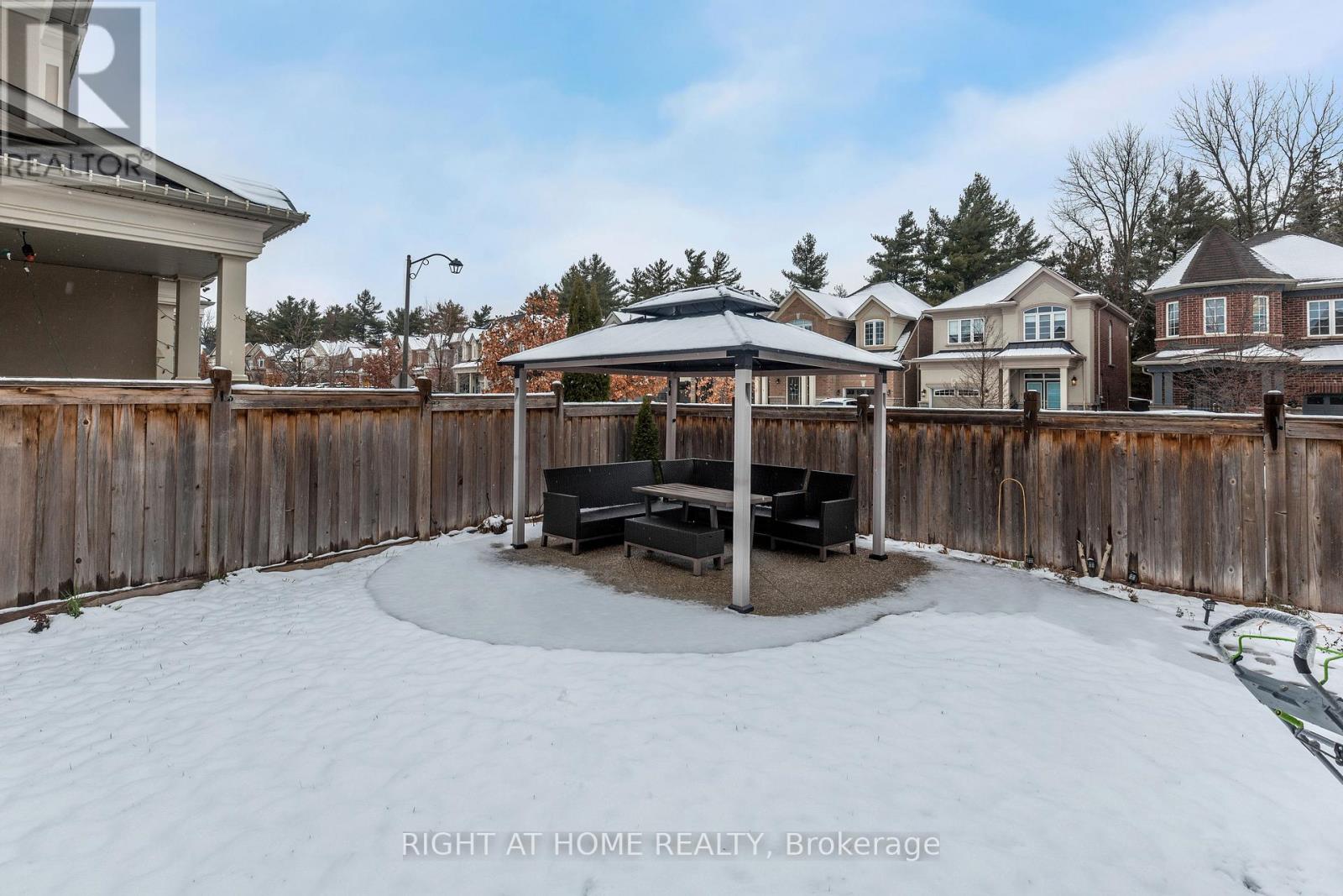 102 Upper Canada Court, Halton Hills (Georgetown), Ontario  L7G 0L2 - Photo 32 - W12768822