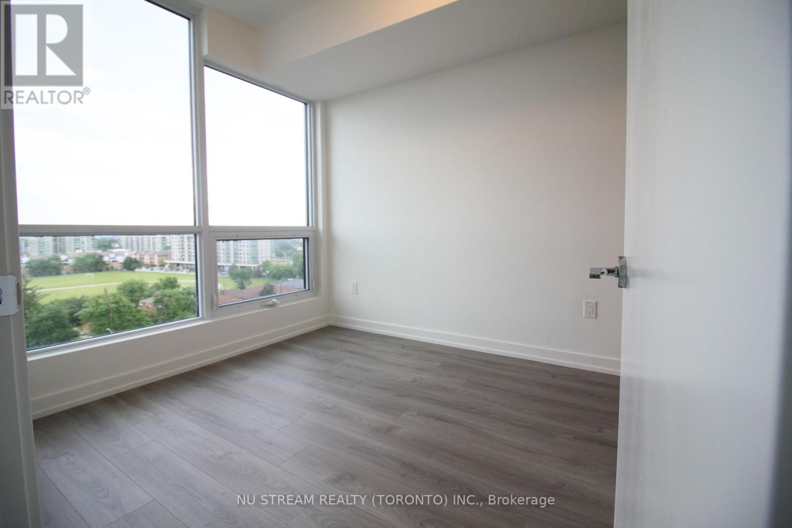 908 - 10 De Boers Drive, Toronto (York University Heights), Ontario  M3N 0L6 - Photo 5 - W12768826