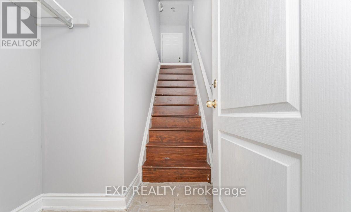 46 Kershaw Street, Brampton (Fletcher's Meadow), Ontario  L7A 2A5 - Photo 2 - W12768834