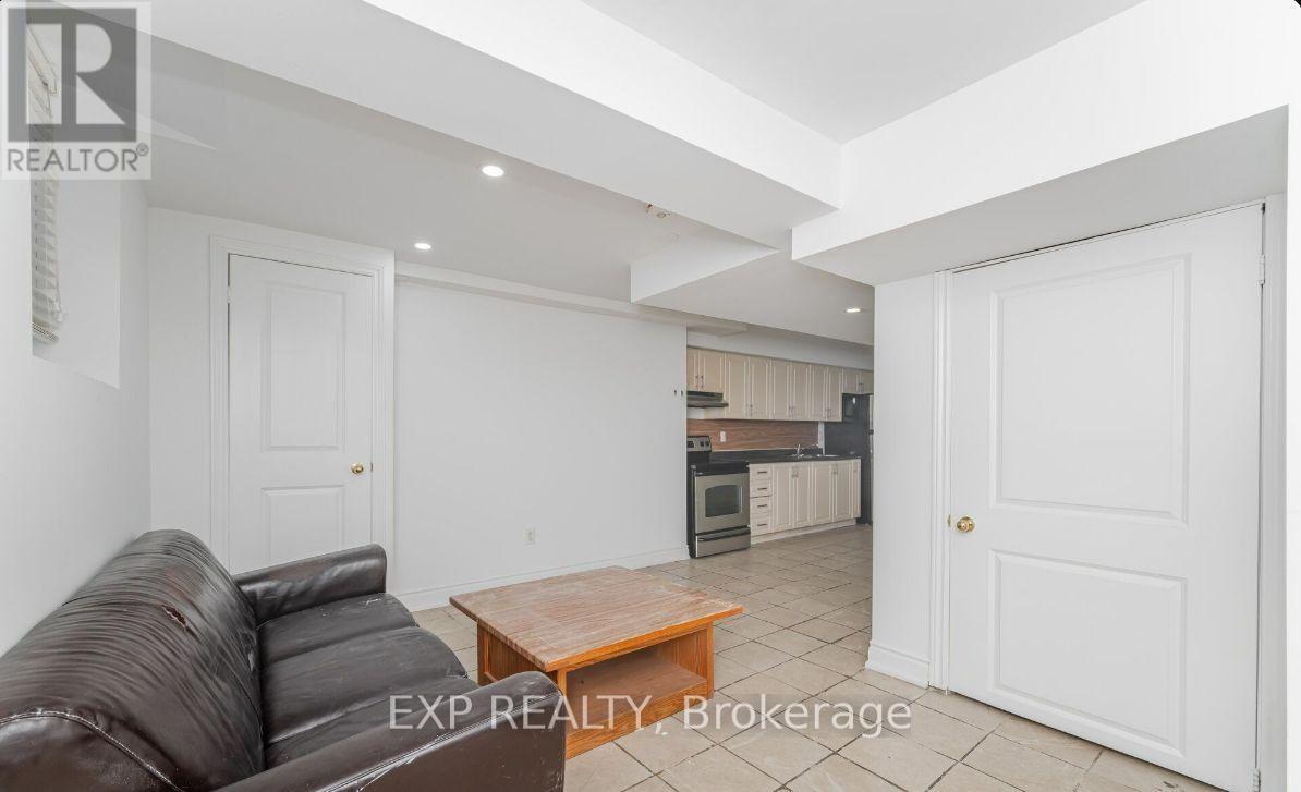 46 Kershaw Street, Brampton (Fletcher's Meadow), Ontario  L7A 2A5 - Photo 5 - W12768834