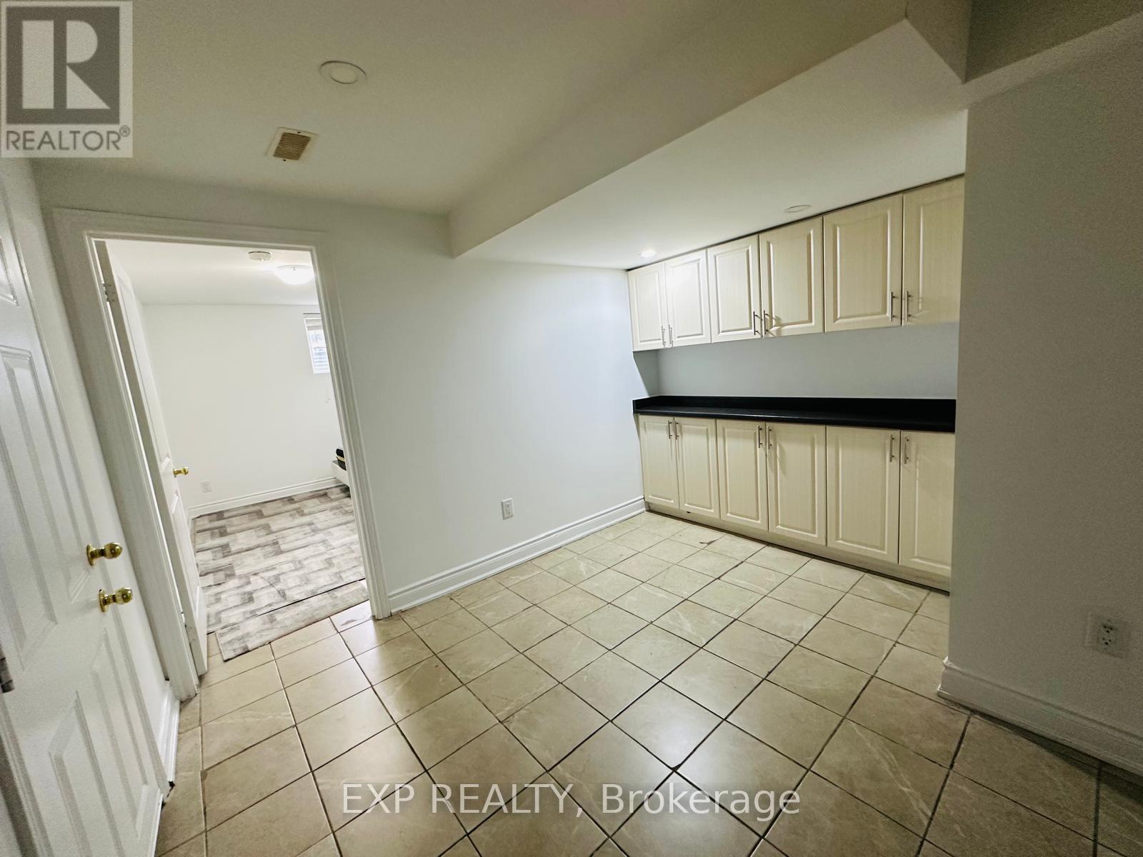 46 Kershaw Street, Brampton (Fletcher's Meadow), Ontario  L7A 2A5 - Photo 9 - W12768834