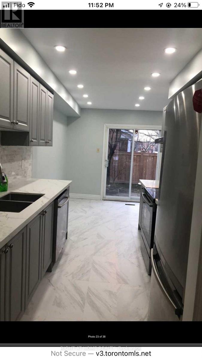 73 - 6050 Bidwell Trail, Mississauga (East Credit), Ontario  L5V 1V6 - Photo 2 - W12768846