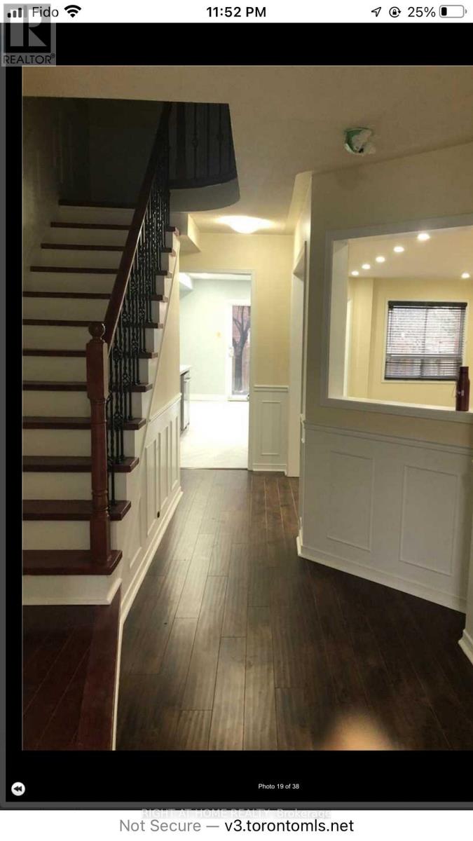 73 - 6050 Bidwell Trail, Mississauga (East Credit), Ontario  L5V 1V6 - Photo 3 - W12768846