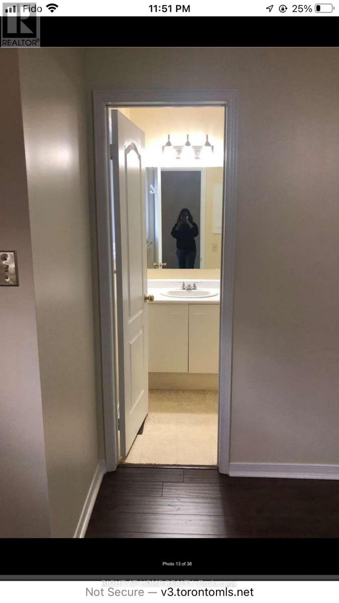 73 - 6050 Bidwell Trail, Mississauga (East Credit), Ontario  L5V 1V6 - Photo 9 - W12768846