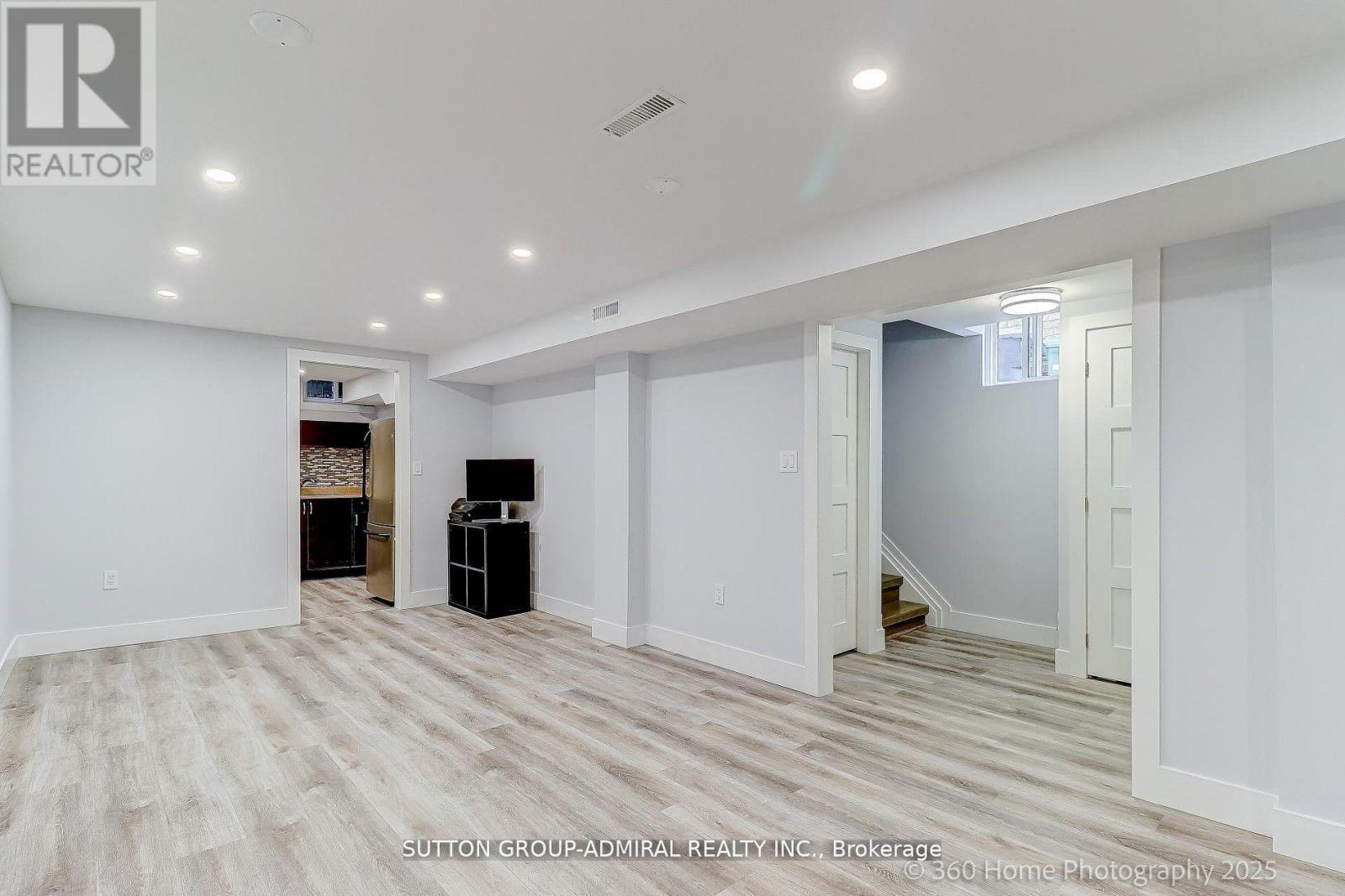 709 Greycedar Crescent, Mississauga (Rathwood), Ontario  L4W 3J4 - Photo 24 - W12768854