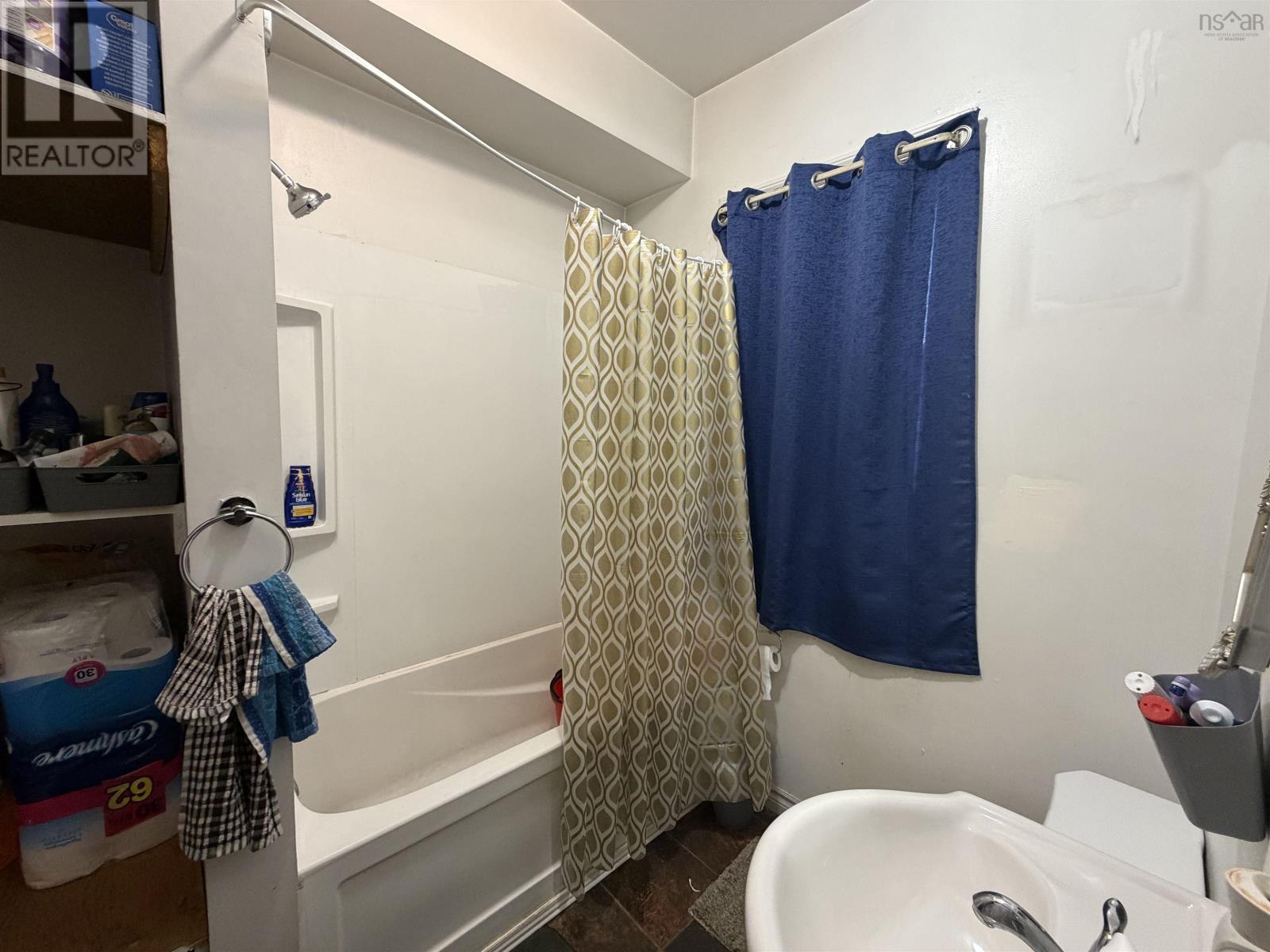 51 Brookland Street, Sydney, Nova Scotia  B1P 5B1 - Photo 4 - 202602351