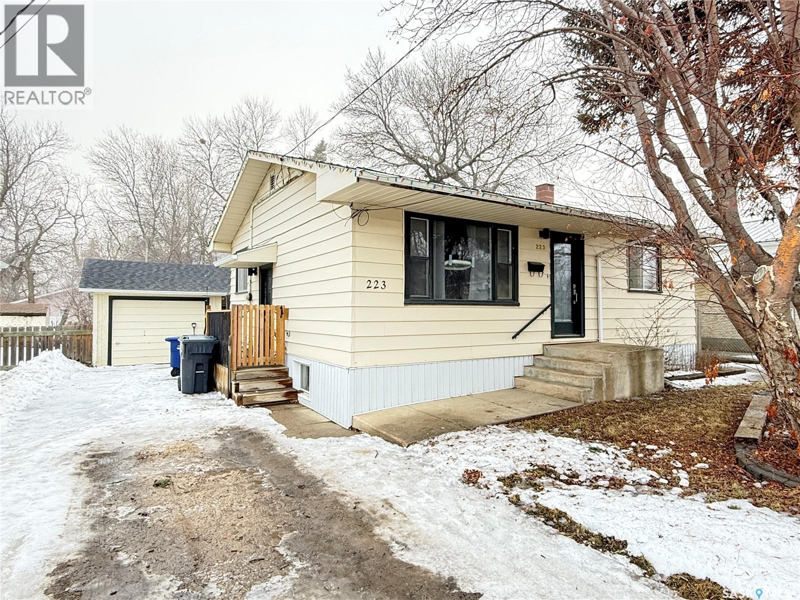 223 4TH STREET, Weyburn, Saskatchewan