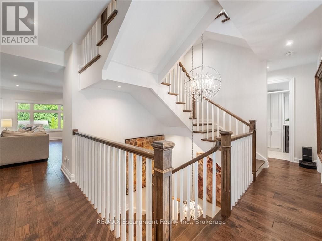 3087 Lakeshore Road, Burlington (Roseland), Ontario  L7N 1A3 - Photo 5 - W12768868