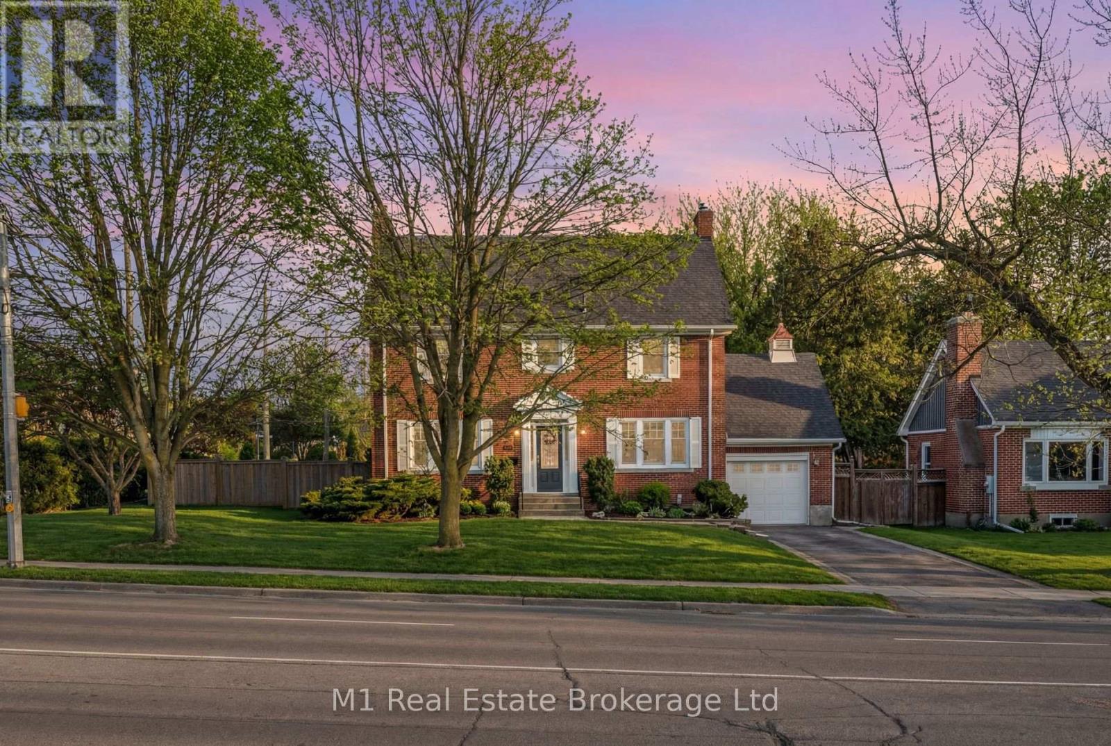 695 Tower Street S, Centre Wellington, Ontario  N1M 2R1 - Photo 3 - X12768886