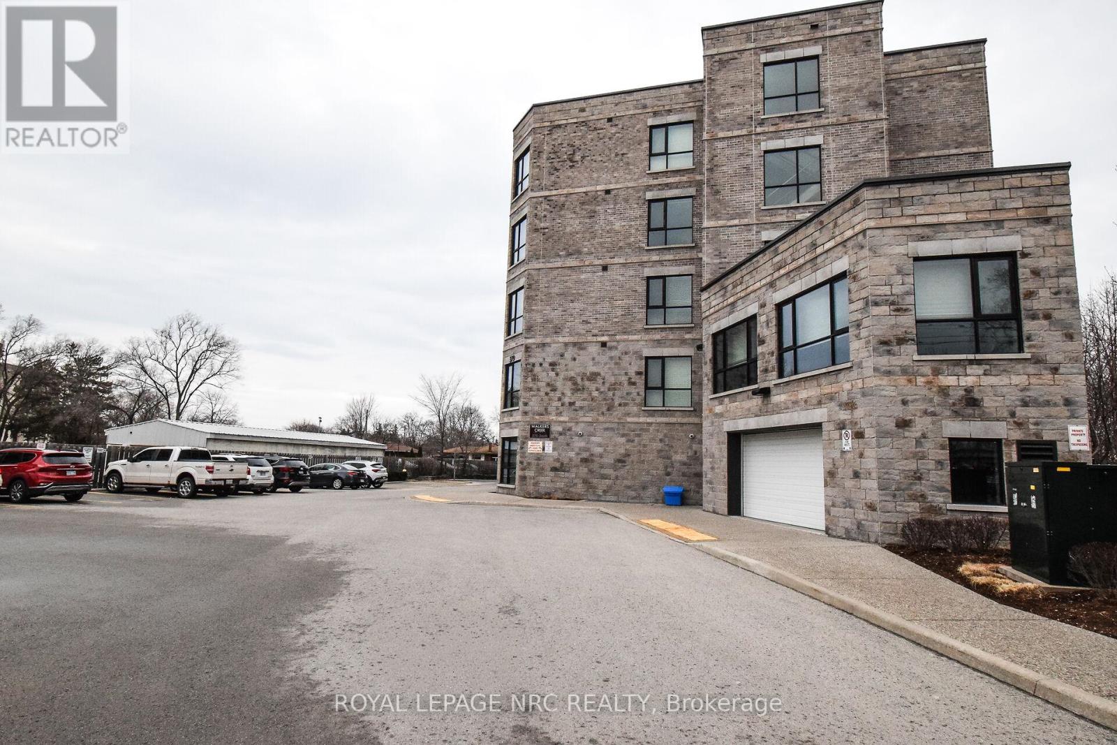 305 - 379 Scott Street, St. Catharines, Ontario  L2M 3W2 - Photo 2 - X12768864