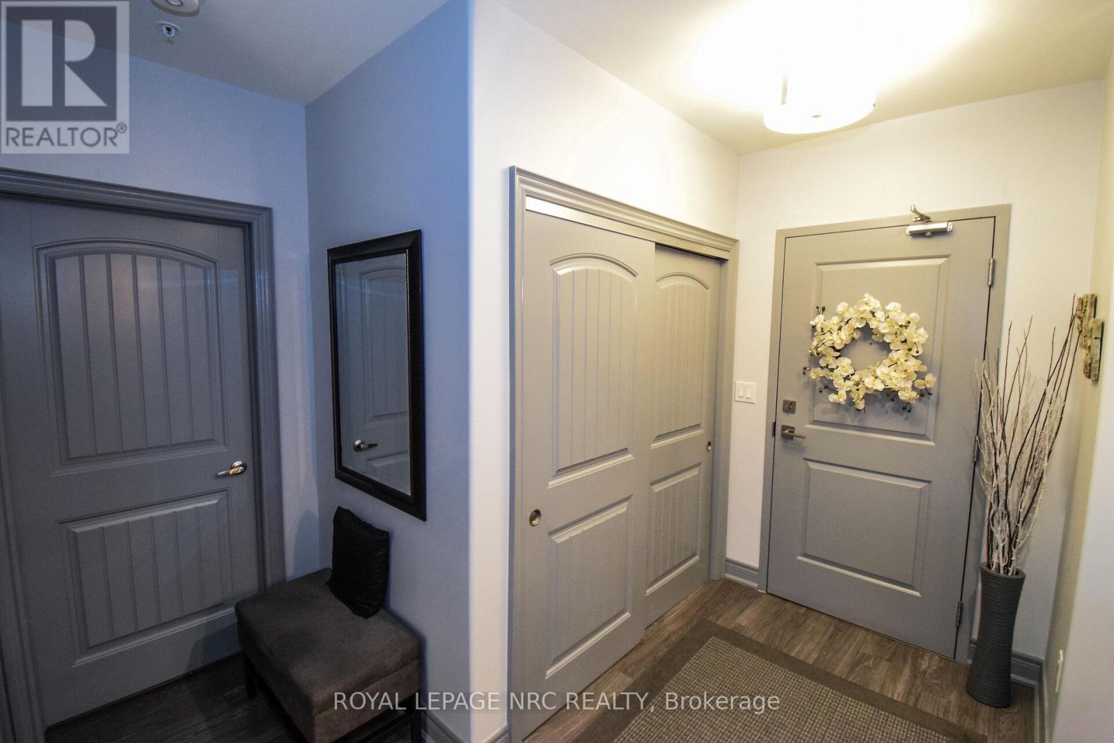 305 - 379 Scott Street, St. Catharines, Ontario  L2M 3W2 - Photo 4 - X12768864