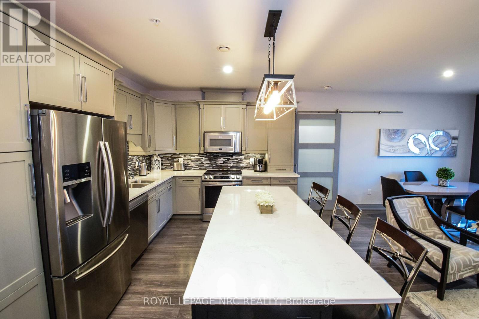 305 - 379 Scott Street, St. Catharines, Ontario  L2M 3W2 - Photo 5 - X12768864