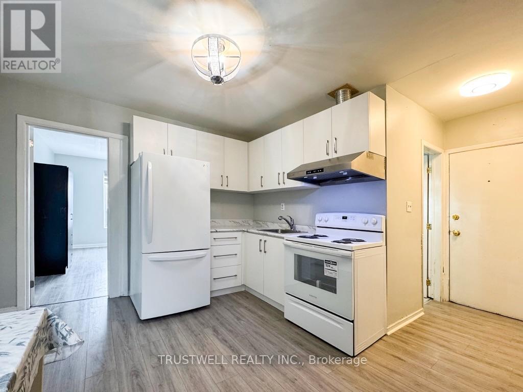 2 - 2528 Eglinton Avenue W, Toronto, Ontario  M6M 1T1 - Photo 2 - W12768272