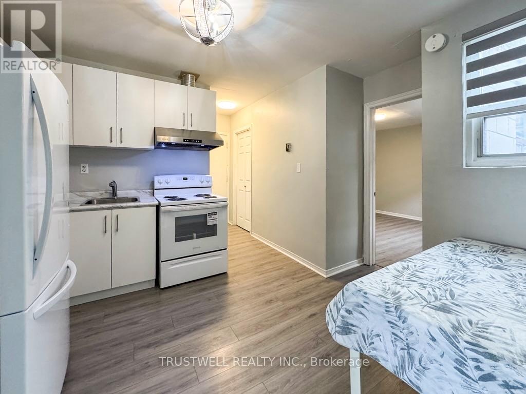 2 - 2528 Eglinton Avenue W, Toronto, Ontario  M6M 1T1 - Photo 3 - W12768272