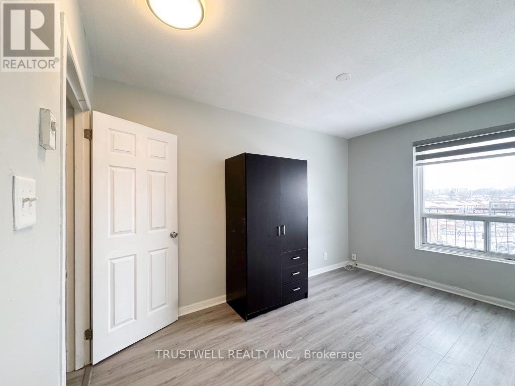 2 - 2528 Eglinton Avenue W, Toronto, Ontario  M6M 1T1 - Photo 7 - W12768272