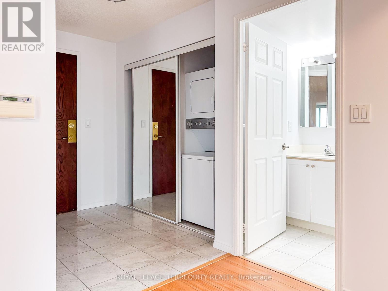 2503 - 1 Pemberton Avenue, Toronto, Ontario  M2M 4L9 - Photo 2 - C12768892