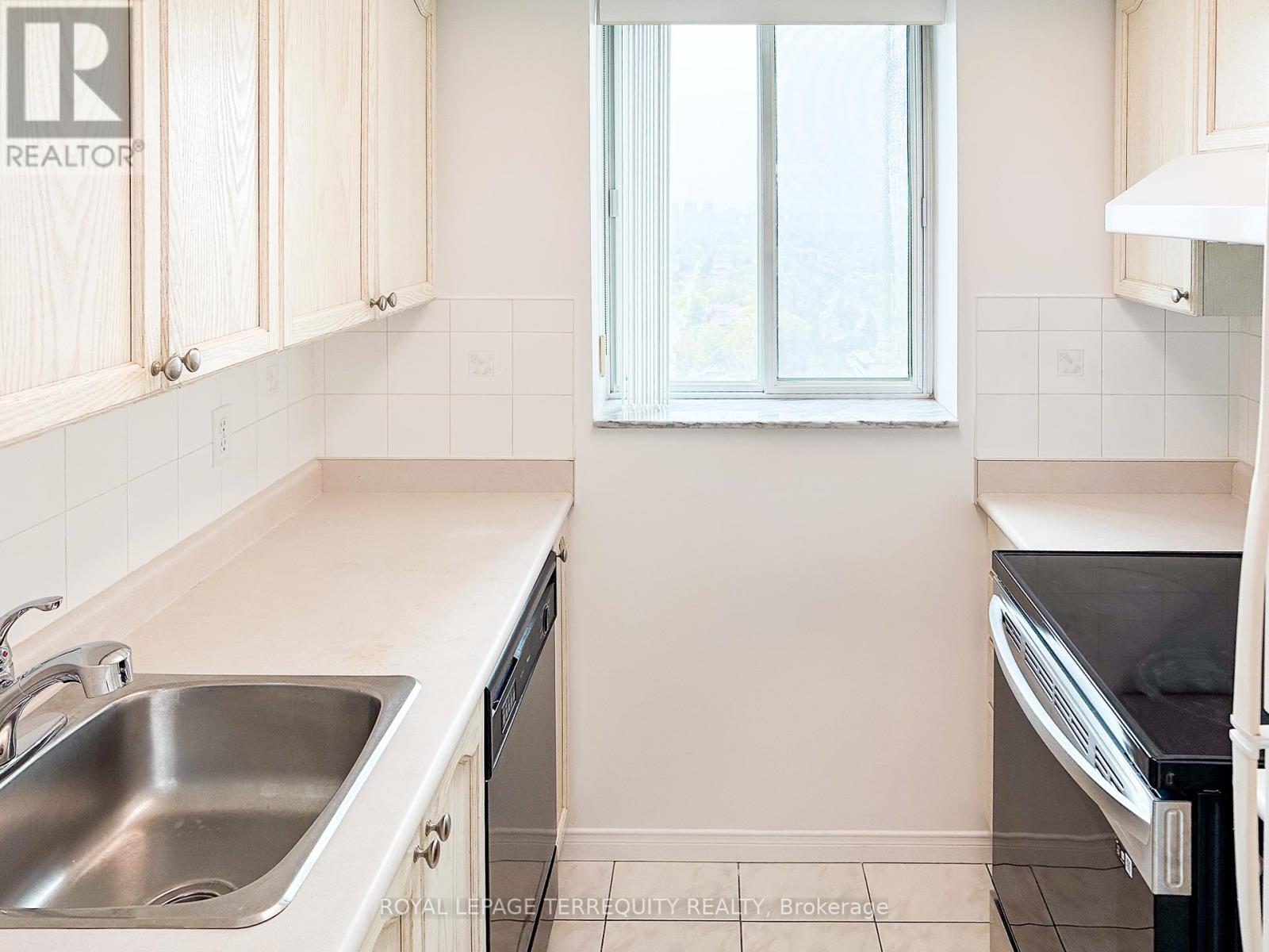 2503 - 1 Pemberton Avenue, Toronto, Ontario  M2M 4L9 - Photo 7 - C12768892