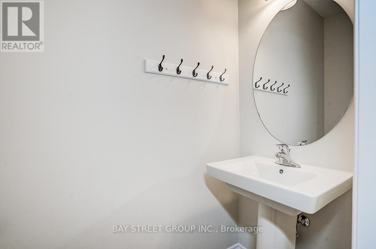 19 Morrison Crescent, Whitby, Ontario  L1P 1V4 - Photo 3 - E12768890