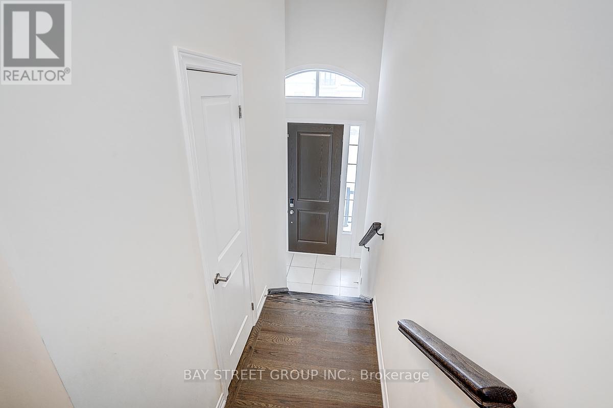 19 Morrison Crescent, Whitby, Ontario  L1P 1V4 - Photo 5 - E12768890