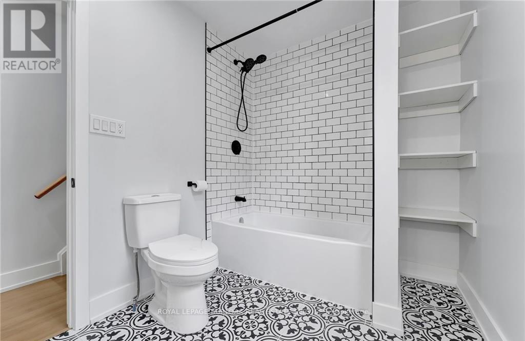 Upper - 47 Macdonald Avenue, Hamilton, Ontario  L8P 4N8 - Photo 14 - X12768882