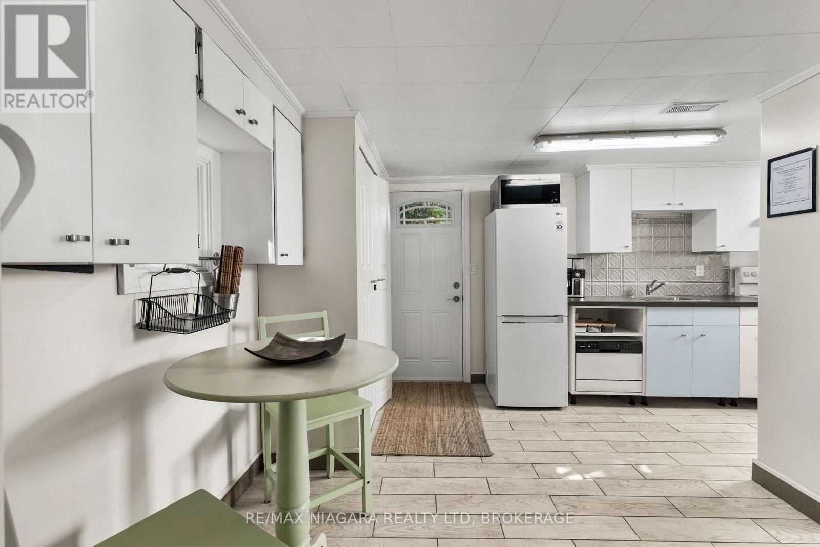 118 Lockhart Street, Niagara-On-The-Lake (Town), Ontario  L0S 1J0 - Photo 17 - X12768932