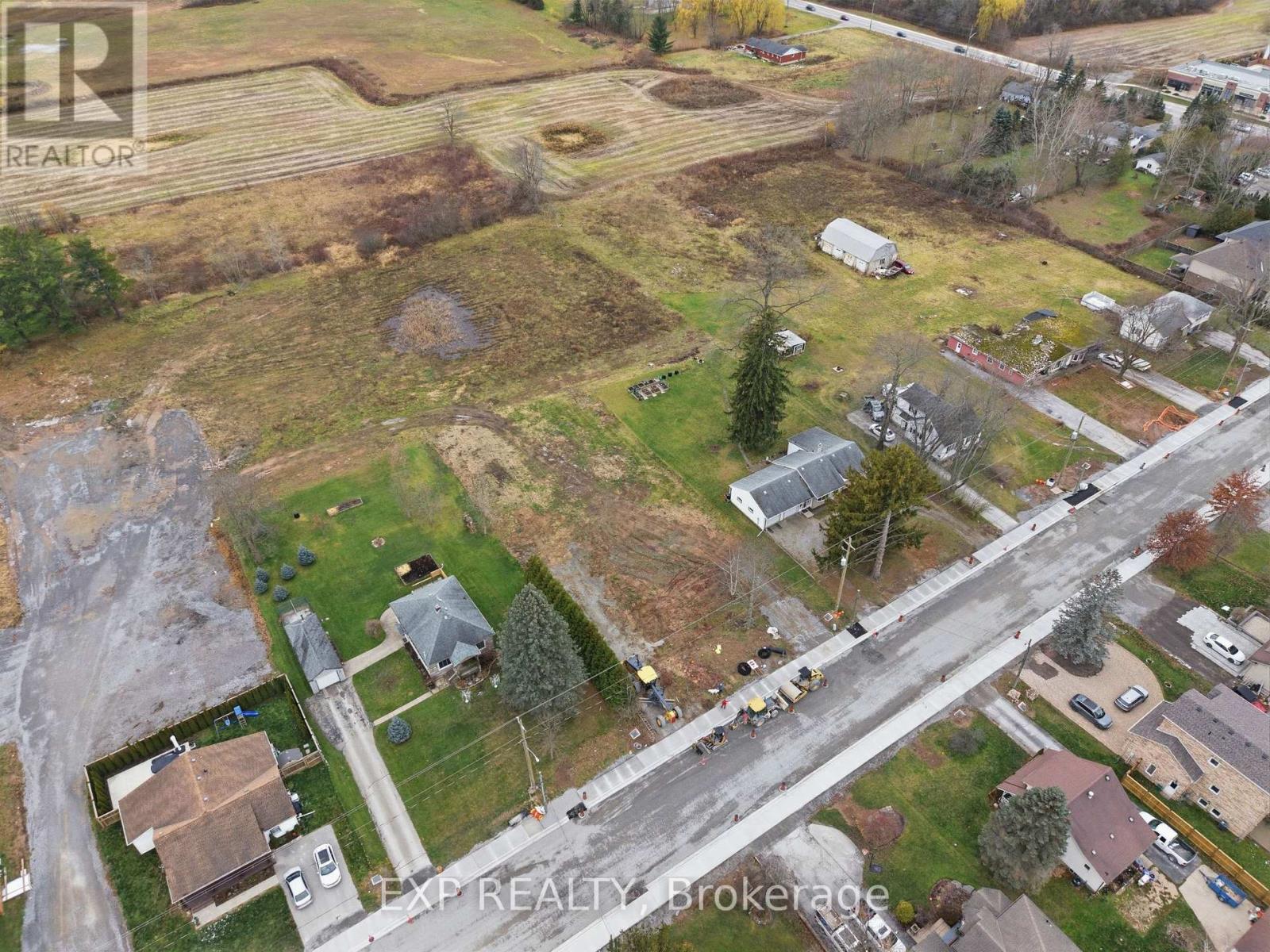 715 Quaker Road, Pelham (Fonthill), Ontario  L3C 3H3 - Photo 2 - X12768970