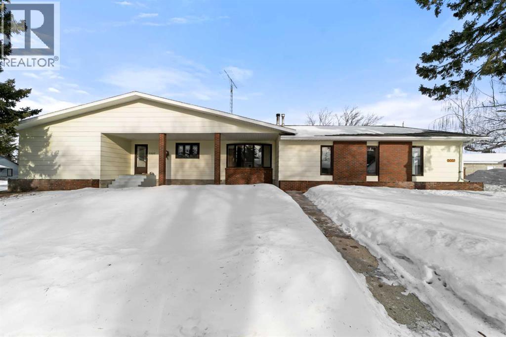 5002 49 Street, Sedgewick, Alberta  T0B 4C0 - Photo 2 - A2281718