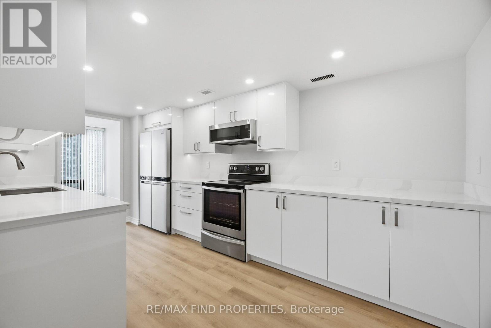 1702 - 30 Wellington Street E, Toronto, Ontario  M5E 1S3 - Photo 11 - C12768908