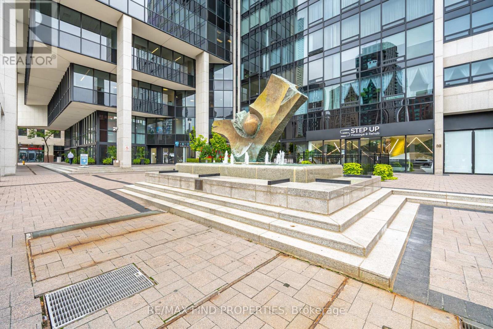 1702 - 30 Wellington Street E, Toronto, Ontario  M5E 1S3 - Photo 6 - C12768908