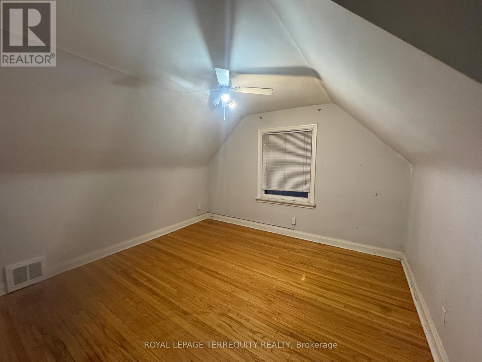 Top Floor - 127 Sheppard Avenue W, Toronto, Ontario  M2N 1M7 - Photo 4 - C12768936