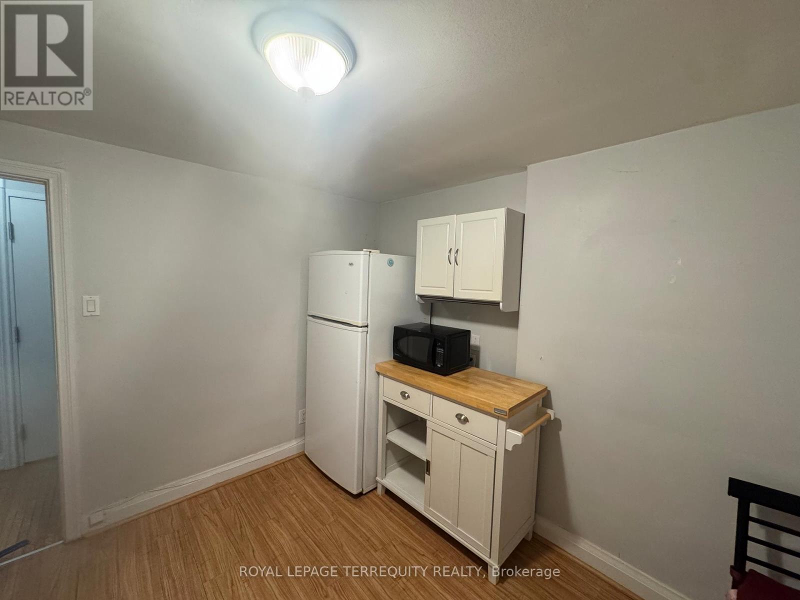 Top Floor - 127 Sheppard Avenue W, Toronto, Ontario  M2N 1M7 - Photo 8 - C12768936