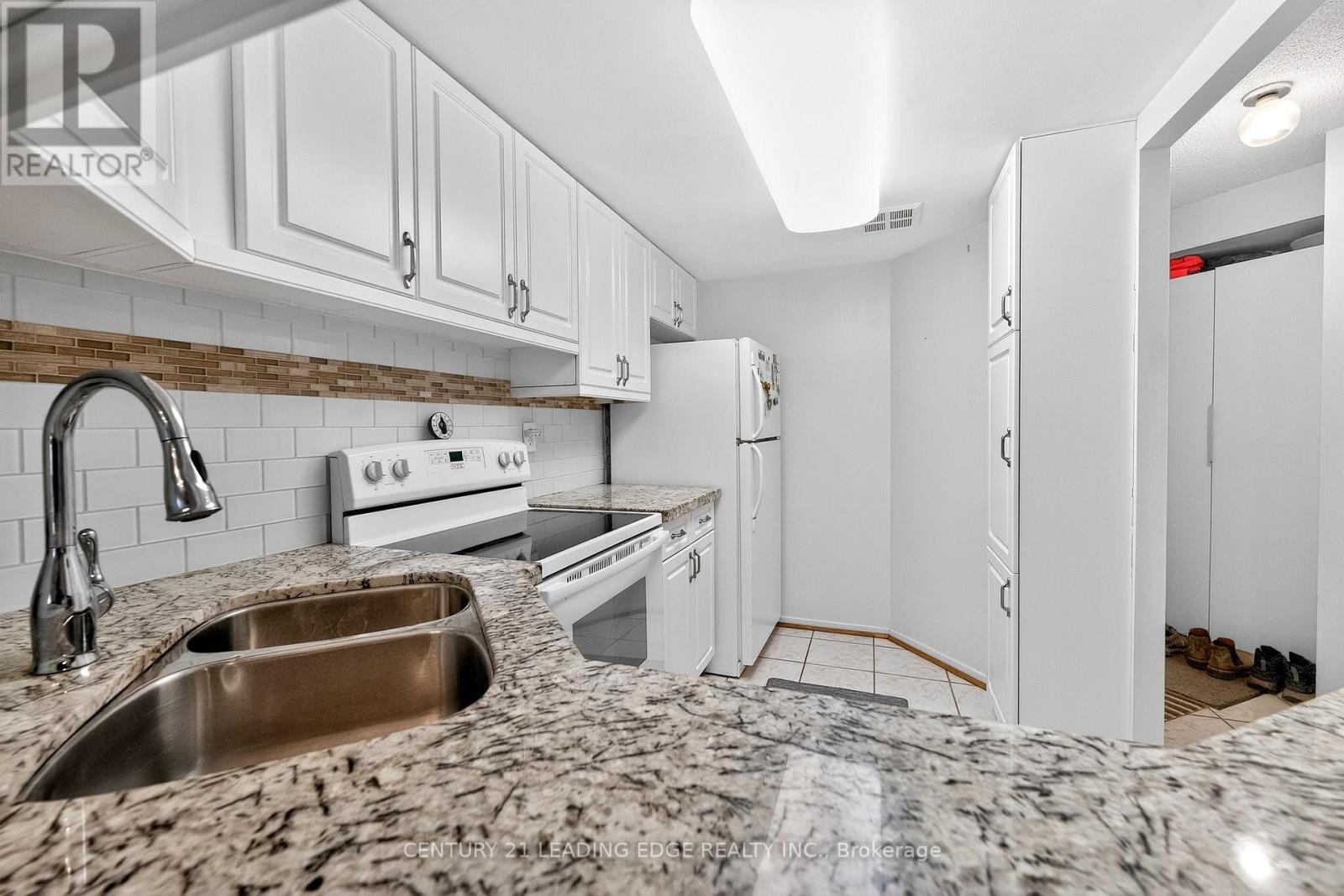 1024 - 77 Maitland Place, Toronto, Ontario  M4Y 2V6 - Photo 21 - C12768966