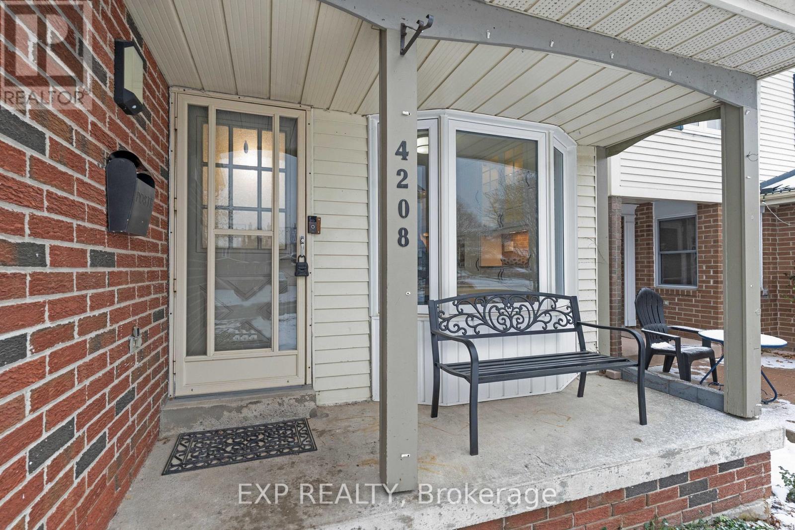 4208 Stonemason Crescent, Mississauga, Ontario  L5L 2Z7 - Photo 5 - W12749440